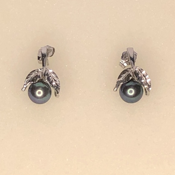 14K Maui Divers Black Tahitian Pearl Earrings - Picture 2 of 7